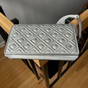 100% authentic Tory Burch Silver Fleming crossbody WOC bag NWT